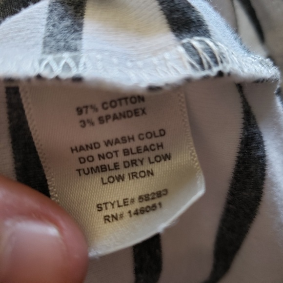 2/20 Monteau Cold-Shoulder Striped Dress - Picture 4 of 4